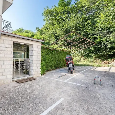 شقة Moderne Mit Terrasse, Garten, Wifi, Bbq