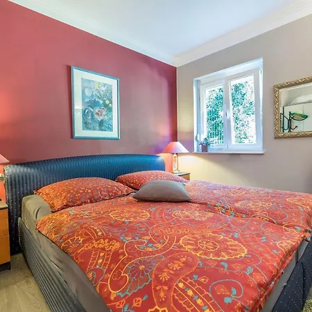 Moderne Mit Terrasse, Garten, Wifi, Bbq شقة