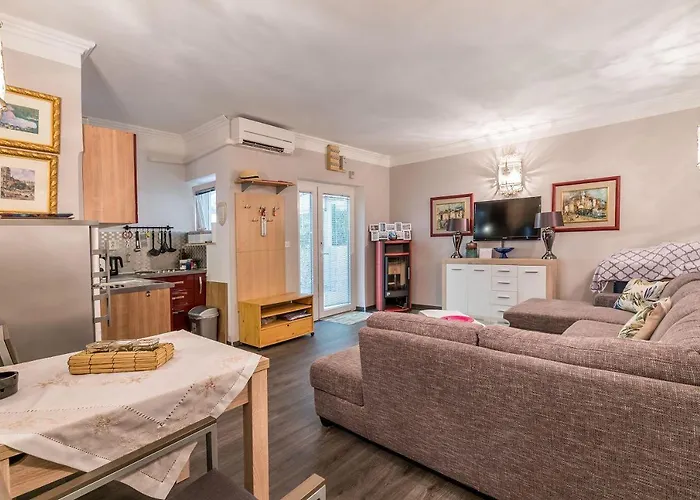 شقة Moderne Mit Terrasse, Garten, Wifi, Bbq باشْكا