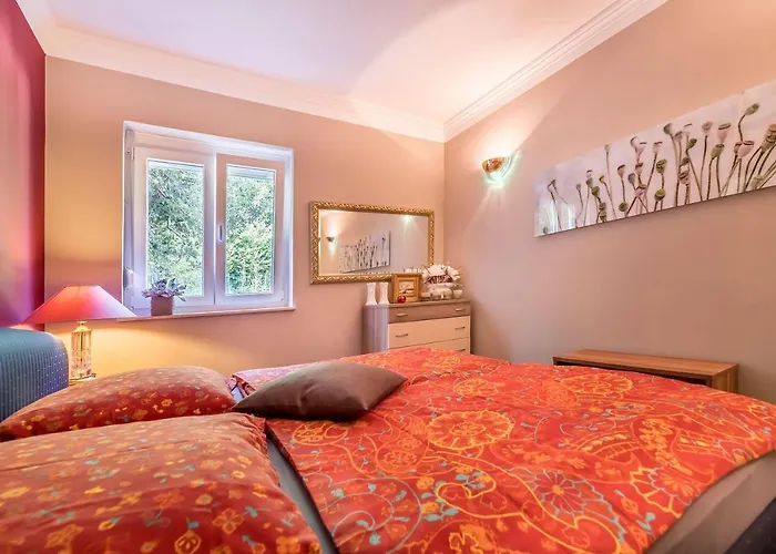 شقة Moderne Mit Terrasse, Garten, Wifi, Bbq