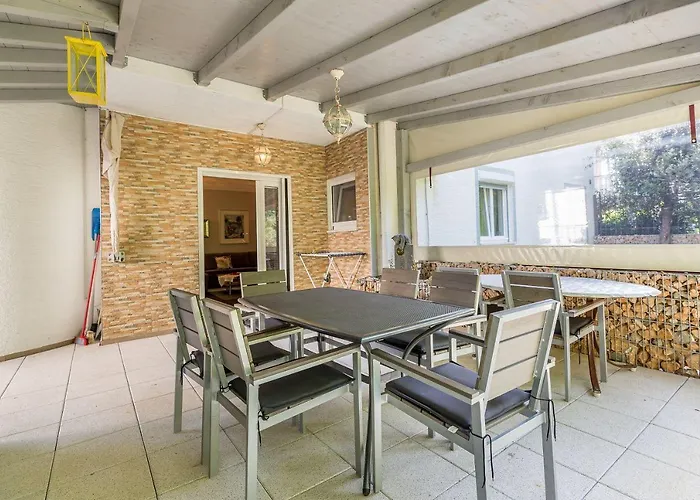 شقة Moderne Mit Terrasse, Garten, Wifi, Bbq