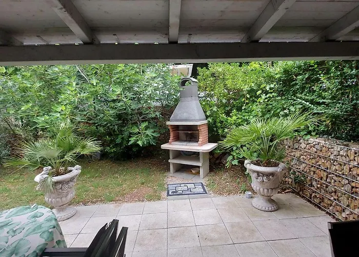 Moderne Mit Terrasse, Garten, Wifi, Bbq شقة باشْكا