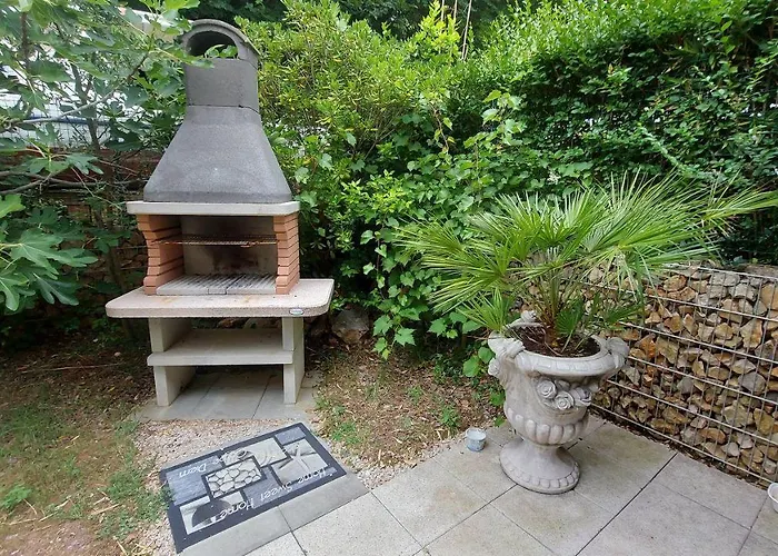 شقة Moderne Mit Terrasse, Garten, Wifi, Bbq *