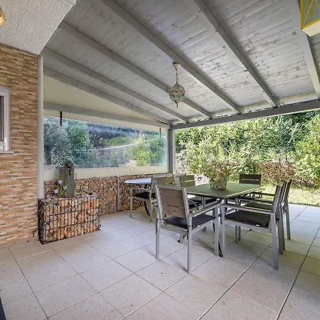 아파트 Moderne Mit Terrasse, Garten, Wifi, Bbq