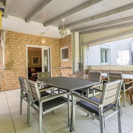 아파트 Moderne Mit Terrasse, Garten, Wifi, Bbq