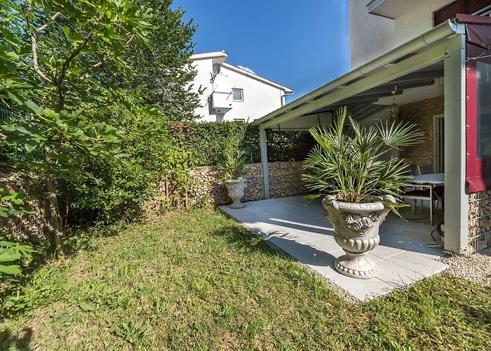 Moderne Mit Terrasse, Garten, Wifi, Bbq Baska (Krk)