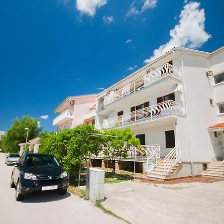 Apartment Moderne Mit Terrasse, Garten, Wifi, Bbq Baska (Krk)