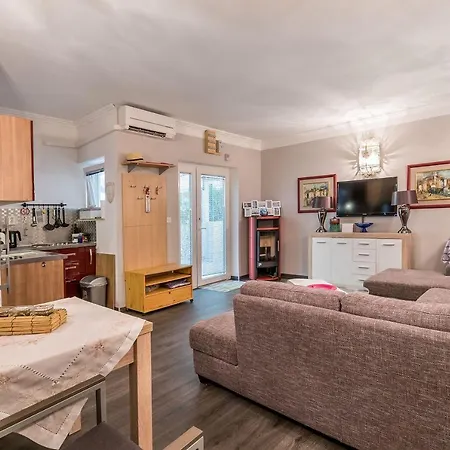 Lägenhet Moderne Mit Terrasse, Garten, Wifi, Bbq Baška