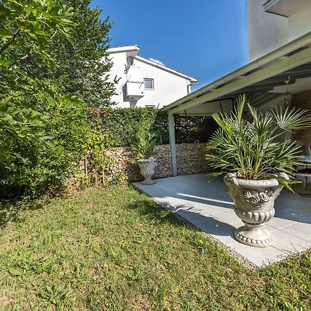 Moderne Mit Terrasse, Garten, Wifi, Bbq Baska (Krk)