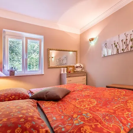 Apartment Moderne Mit Terrasse, Garten, Wifi, Bbq