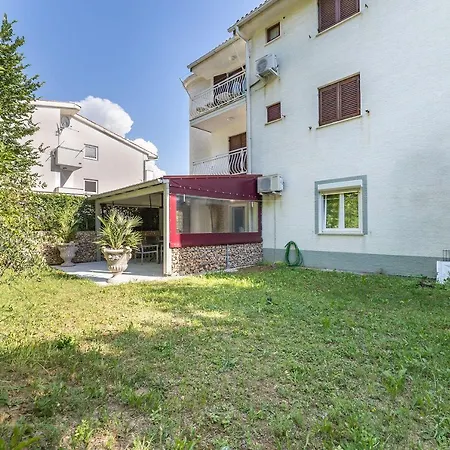 Moderne Mit Terrasse, Garten, Wifi, Bbq Lägenhet Baška