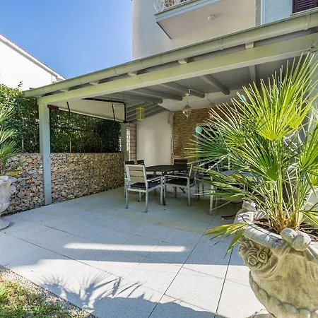 Moderne Mit Terrasse, Garten, Wifi, Bbq Baska (Krk)