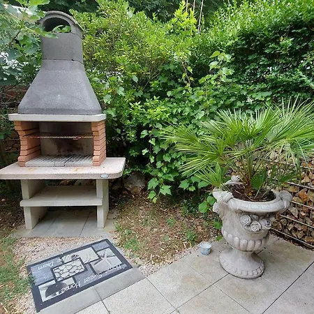 Apartment Moderne Mit Terrasse, Garten, Wifi, Bbq *
